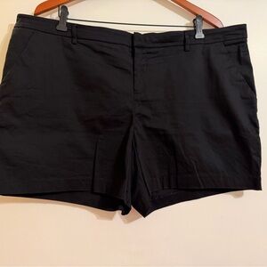 VENUS Elegant Black Women's Woven Shorts size 20 fits more like size 18